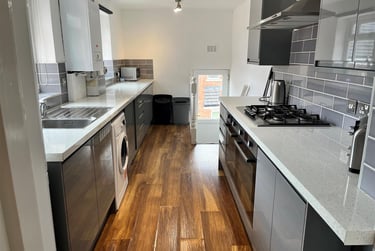 6 bed house, Helmsley Road, Sandyford, Newcastle, NE21DL - Image 1